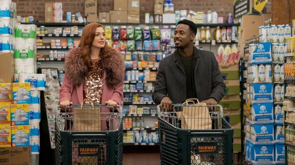 Die zwei Staffeln von "Modern Love" kann man sich ganz easy in einem Rutsch reinziehen, denn keine der 16 Folgen dauert länger als eine gute halbe Stunde. In der Serie, die auf der gleichnamigen Kolumne in der "New York Times beruht", geht es um nichts anderes als die Liebe in all ihren Facetten und um die oftmals seltsamen Dinge, die geschehen, wenn Amor sein Spiel treibt. "Modern Love" ist etwas fürs Gemüt, für einen verregneten Novembersonntag, für Liebende, für nicht mehr Liebende - also eigentlich für jeden.