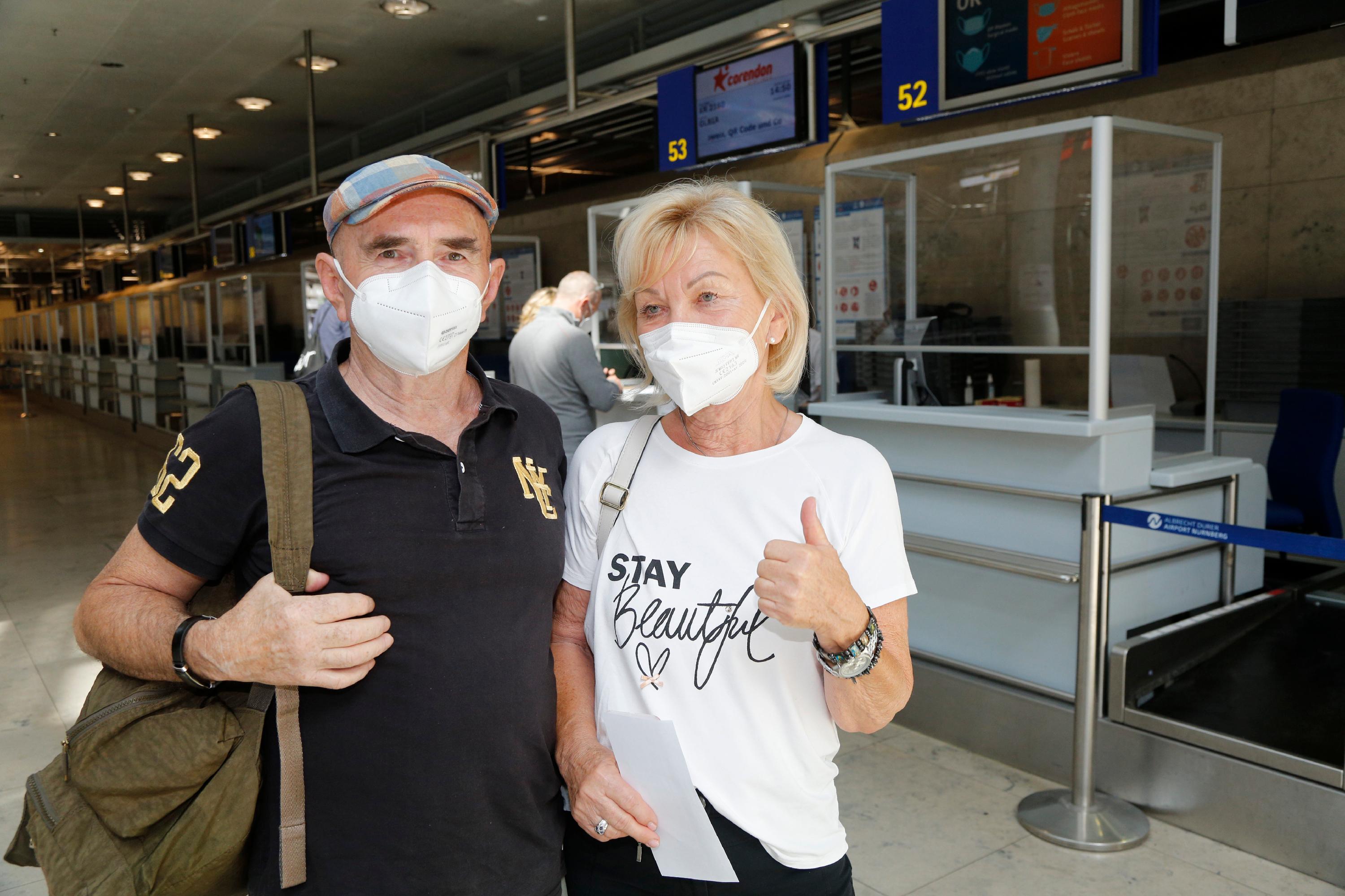 Rita Sauerteig und Burgart Fischer reisen zum ersten Mal nach Sardinien. Sie möchten vor allem die Sonne genießen. Im Herbst wollen die Sonneberger dann noch einmal nach Olbia fliegen, um die Insel näher zu erkunden. Da beide vollen Impfschutz genießen, blicken sie zuversichtlich nach vorn. 
