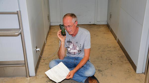 Opa Harald Seelig hatte am Telefon alles versucht, damit es für die Yameogos und seine Frau doch noch klappen würde mit der vierwöchigen Reise nach Afrika.