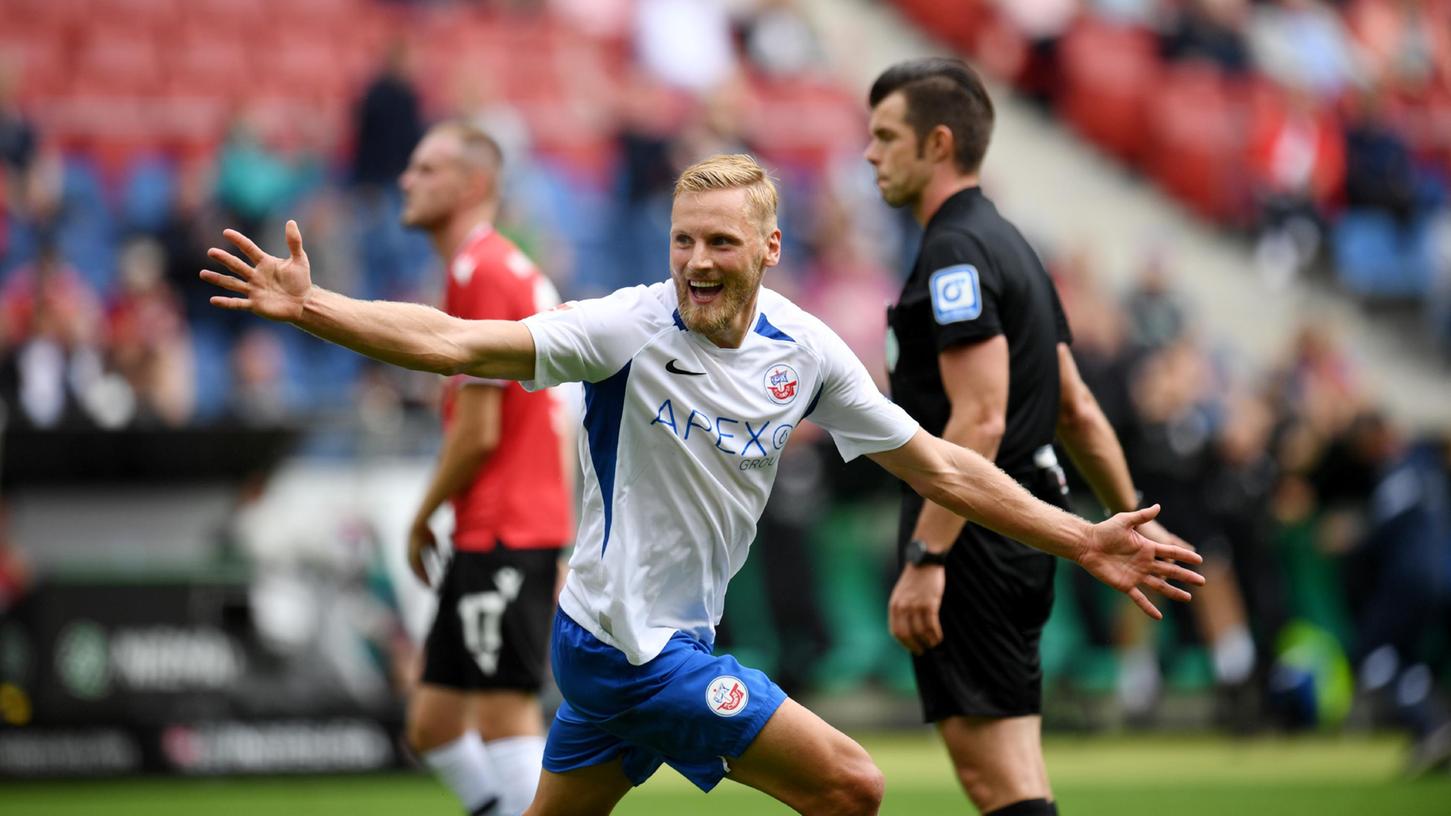 Ex-FCN-Kapitän Hanno Behrens schlägt mit Aufsteiger Hansa Rostock Hannover 96.
Ex-FCN-Kapitän Hanno Behrens schlägt mit Aufsteiger Hansa Rostock Hannover 96.