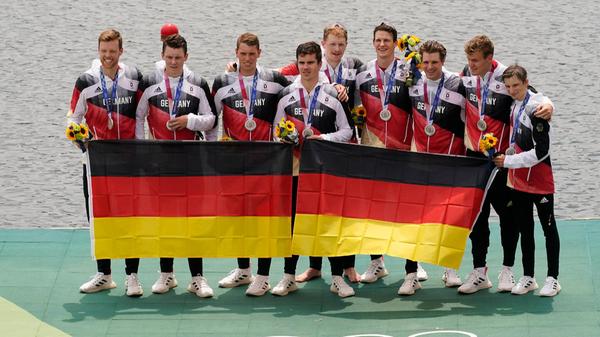 Johannes Weißenfeld, Laurits Follert, Olaf Roggensack, Torben Johannesen, Jakob Schneider, Malte Jakschik, Richard Schmidt, Hannes Ocik und Martin Sauer heißen die Männer, die im Achter Silber beim Rudern für Deutschland holten.
