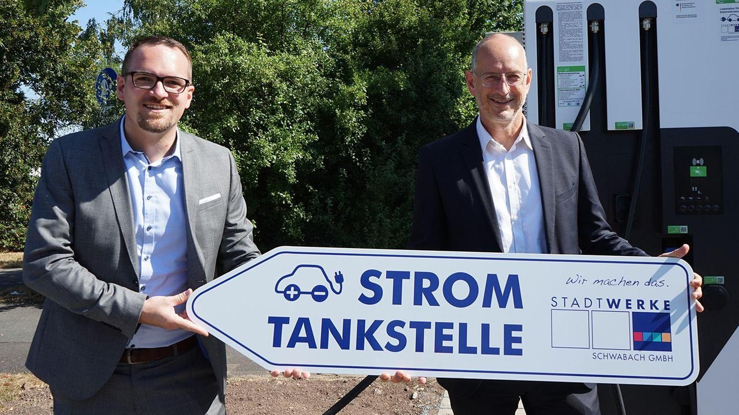 Sie stehen an der Spitze der Städtischen Werke Schwabach GmbH: OB Peter Reiß (links) als Vorsitzender des Aufsichtsrats und Geschäftsführer Winfried Klinger. Beide freuen sich über den unerwartet guten Jahresabschluss 2020.
Sie stehen an der Spitze der Städtischen Werke Schwabach GmbH: OB Peter Reiß (links) als Vorsitzender des Aufsichtsrats und Geschäftsführer Winfried Klinger. Beide freuen sich über den unerwartet guten Jahresabschluss 2020.