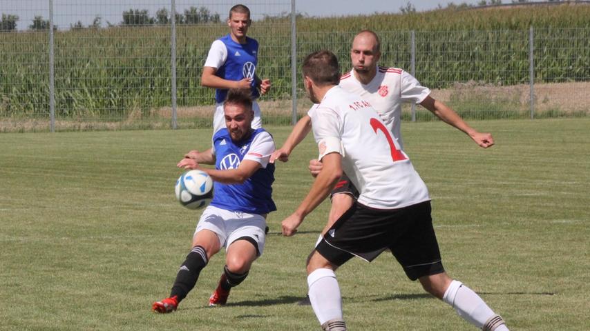 Der FC Nagelberg und der FC Aha lieferten sich ein torreiches und umkämpftes Auftaktspiel in der Kreisklasse West. Endstand: 3:3.