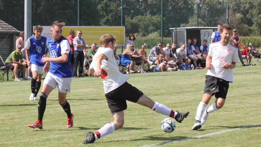 Der FC Nagelberg und der FC Aha lieferten sich ein torreiches und umkämpftes Auftaktspiel in der Kreisklasse West. Endstand: 3:3.
