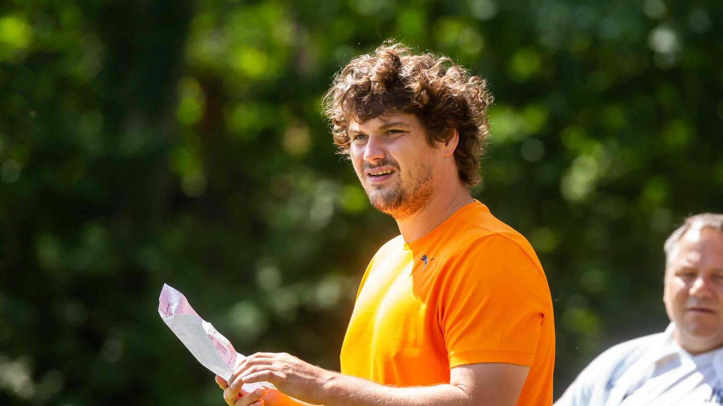Sieht seine Mannschaft auf einem guten Weg: Bastian Rückel, der Trainer der SG Tuchenbach/Puschendorf Sieht seine Mannschaft auf einem guten Weg: Bastian Rückel, der Trainer der SG Tuchenbach/Puschendorf