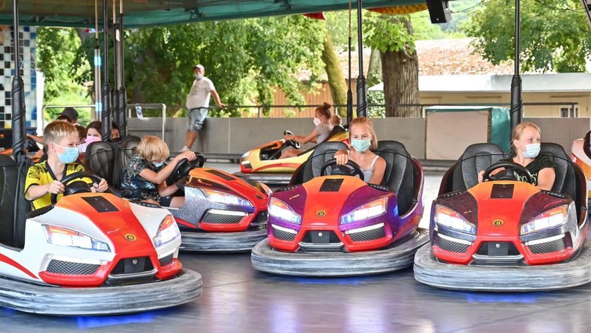 Der Autoscooter sorgte bei den Jugendlichen für ein bisschen Burgfest-Atmosphäre.