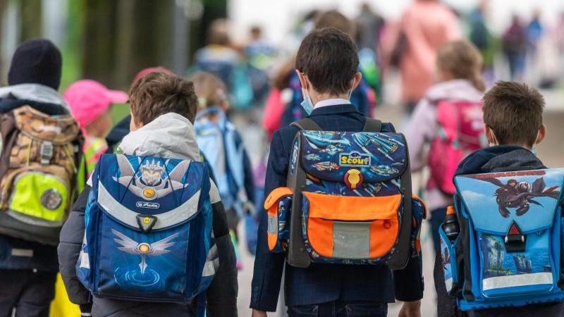 In den letzten Bundesländern haben die Ferien gerade begonnen, in den ersten gehen sie schon wieder zu Ende. In den letzten Bundesländern haben die Ferien gerade begonnen, in den ersten gehen sie schon wieder zu Ende.
