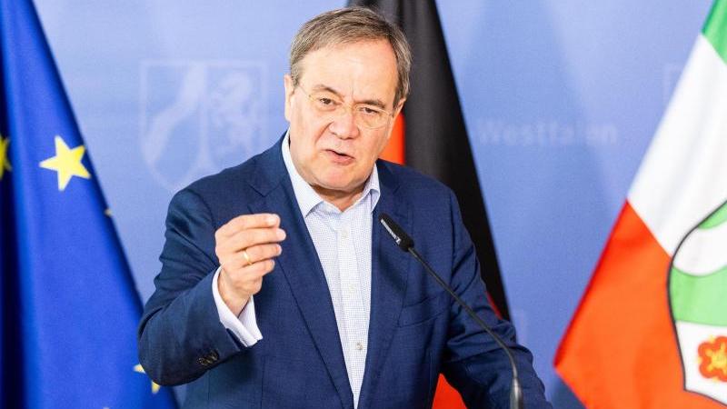 Kanzlerkandidat Armin Laschet möchte weiterhin Straffällige nach Afghanistan abschieben.
Kanzlerkandidat Armin Laschet möchte weiterhin Straffällige nach Afghanistan abschieben.