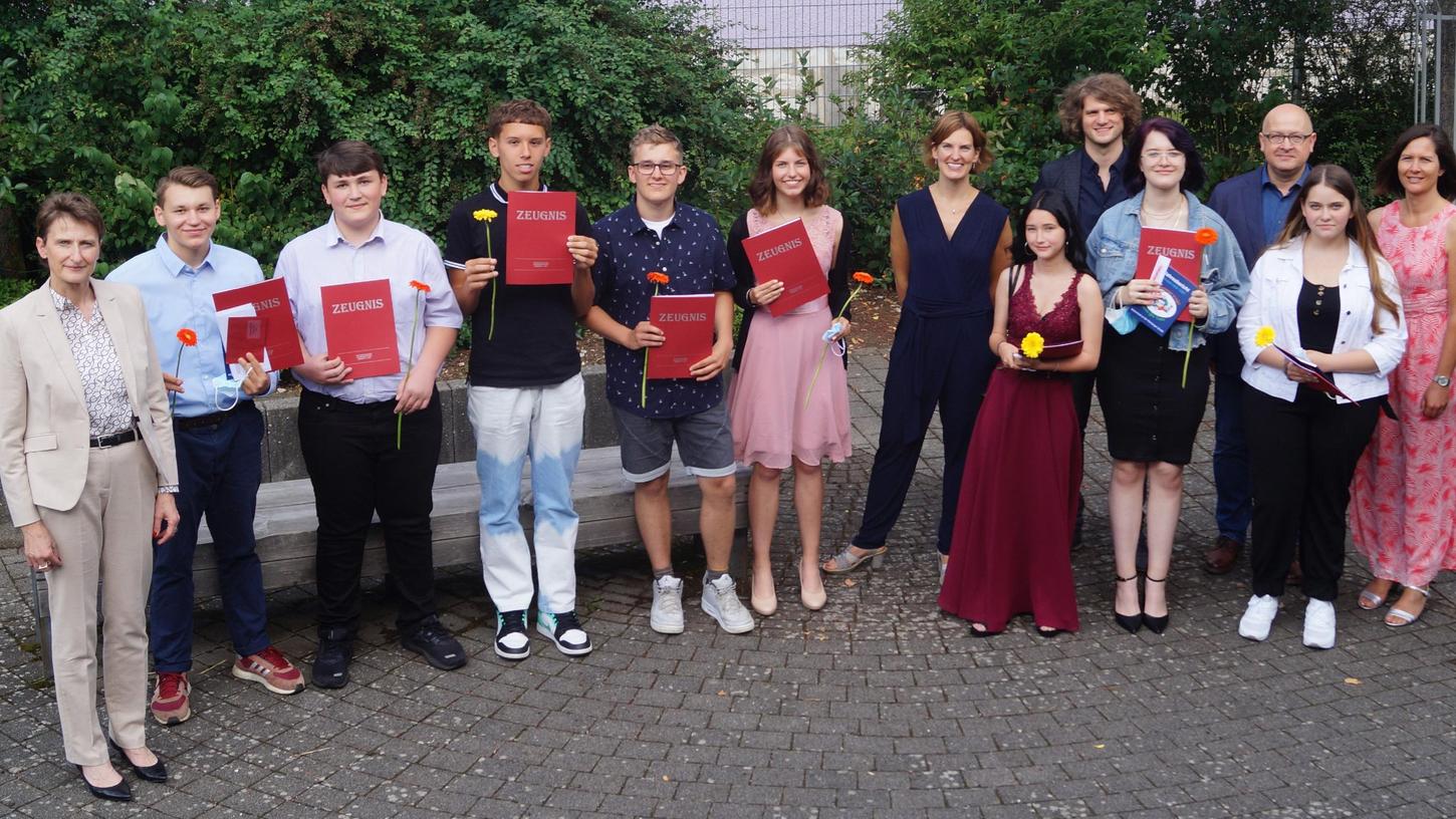 Die besten Absolventen des Jahres 2021 an der Mittelschule an der Weinberger Straße.