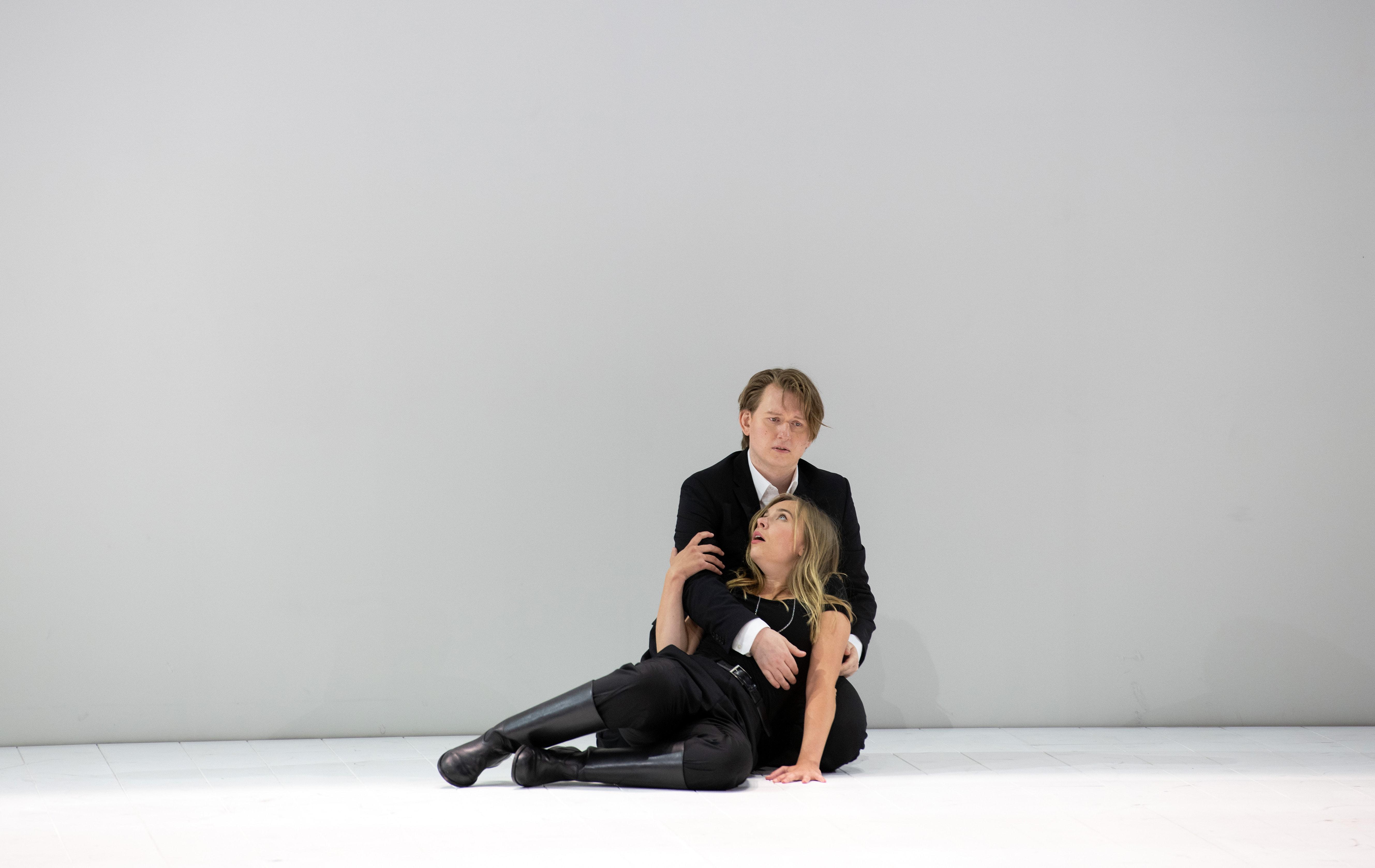 Fiordiligi (Elsa Dreisig) und Ferrando (Bogdan Volkov). Hier das Urteil unseres Kritikers über "Cosi fan tutte".