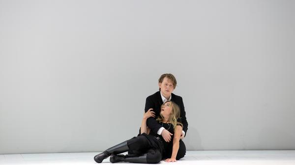 Fiordiligi (Elsa Dreisig) und Ferrando (Bogdan Volkov). Hier das Urteil unseres Kritikers über "Cosi fan tutte".