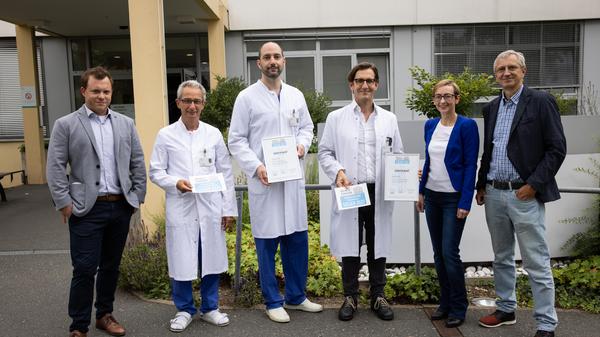 NN/NZ Klinikcheck - Ãbergabe des Zertifikats an Prof. Blana und Kollegen