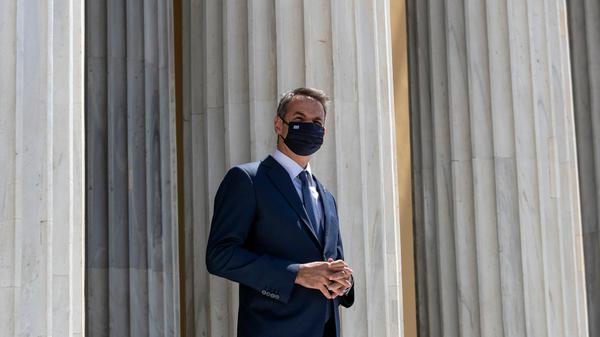 "Es ist die schlimmste Hitzewelle seit 1987", sagte der griechische Regierungschef Kyriakos Mitsotakis im Staatsfernsehen. Die Brandgefahr bleibe sehr hoch, fügte er hinzu.