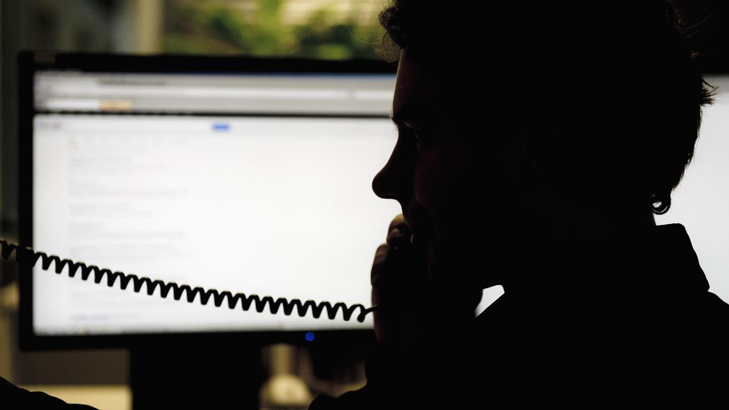 Freiwillige Berater einer britischen Telefonseelsorge haben sich zu Sex-Treffen mit Anruferinnen verabredet.