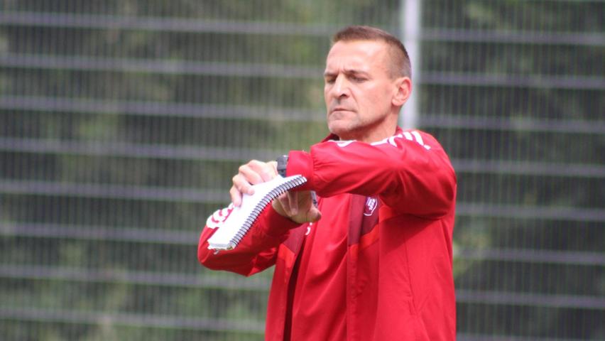 Neue Zeitrechnung beim SSV Oberhochstatt: Trainer Lothar Satzinger und sein Team sind wieder in der Fußball-Kreisliga.
