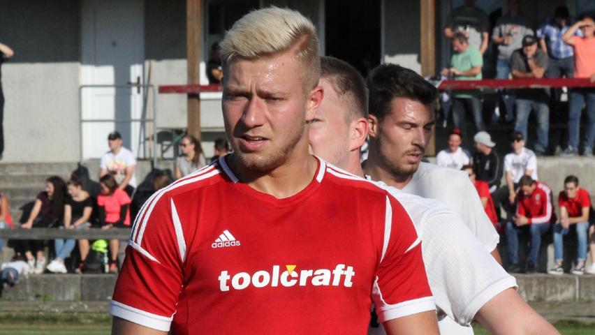 Erzielte einen lupenreinen Hattrick: Niko Reislöhner von der DJK Stopfenheim, der früher schon für den FC Ingolstadt II in der Regionalliga gespielt hat.
Erzielte einen lupenreinen Hattrick: Niko Reislöhner von der DJK Stopfenheim, der früher schon für den FC Ingolstadt II in der Regionalliga gespielt hat.