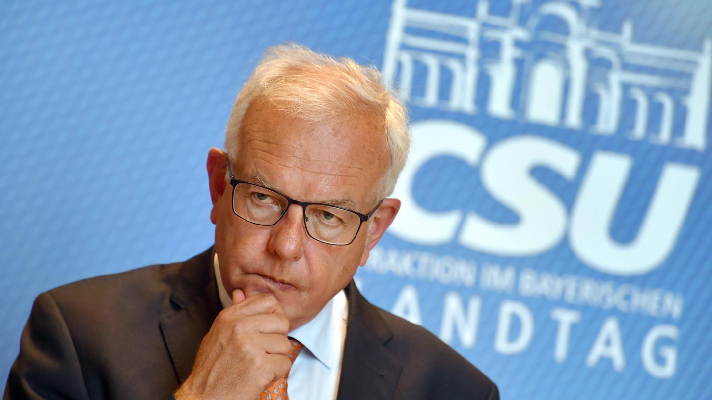 Thomas Kreuzer, der CSU-Fraktionschef im bayerischen Landtag, wirft Hubert Aiwanger "billiges Kalkül" für den Wahlkampf vor.