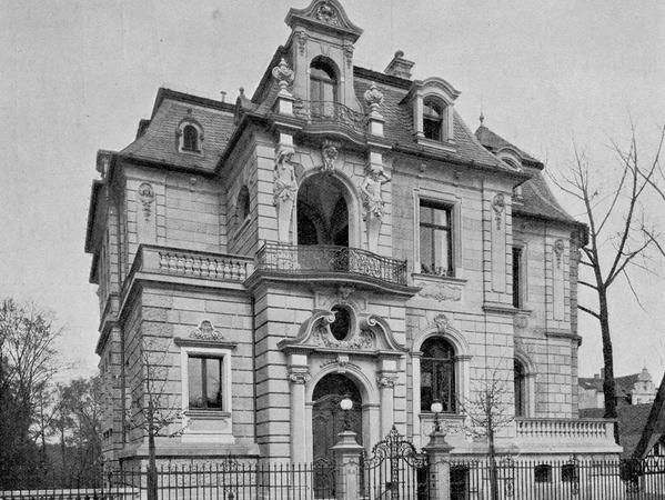 Kurz nach ihrer Erbauung würdigte die britische Fachzeitschrift "Academy Architecture and Architectural Review" die Nürnberger Unternehmervilla und ihre Gestaltung 1896 mit einer Fotostrecke.