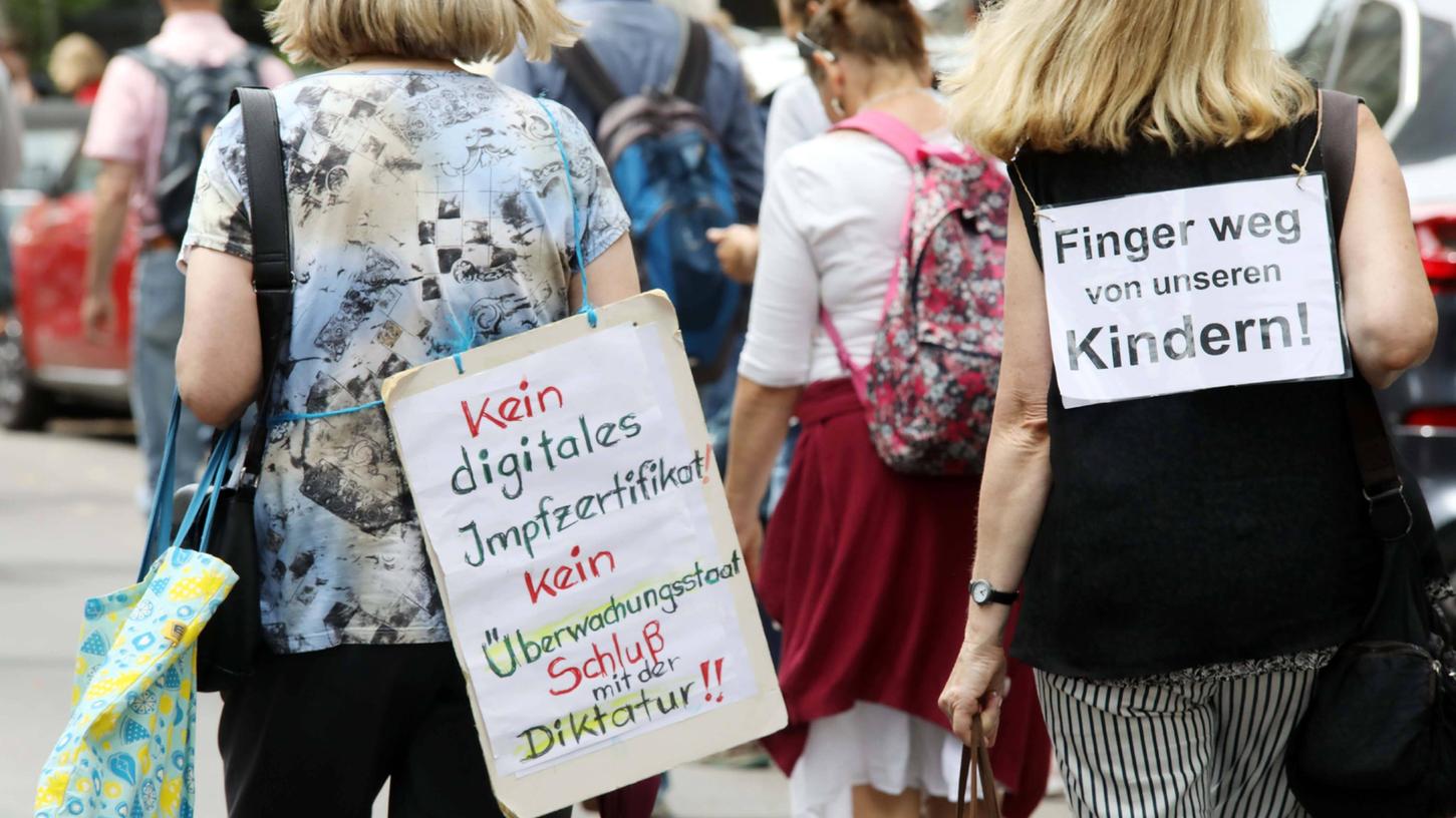 Querdenker demonstrieren am 1. August 2021 in Berlin.
