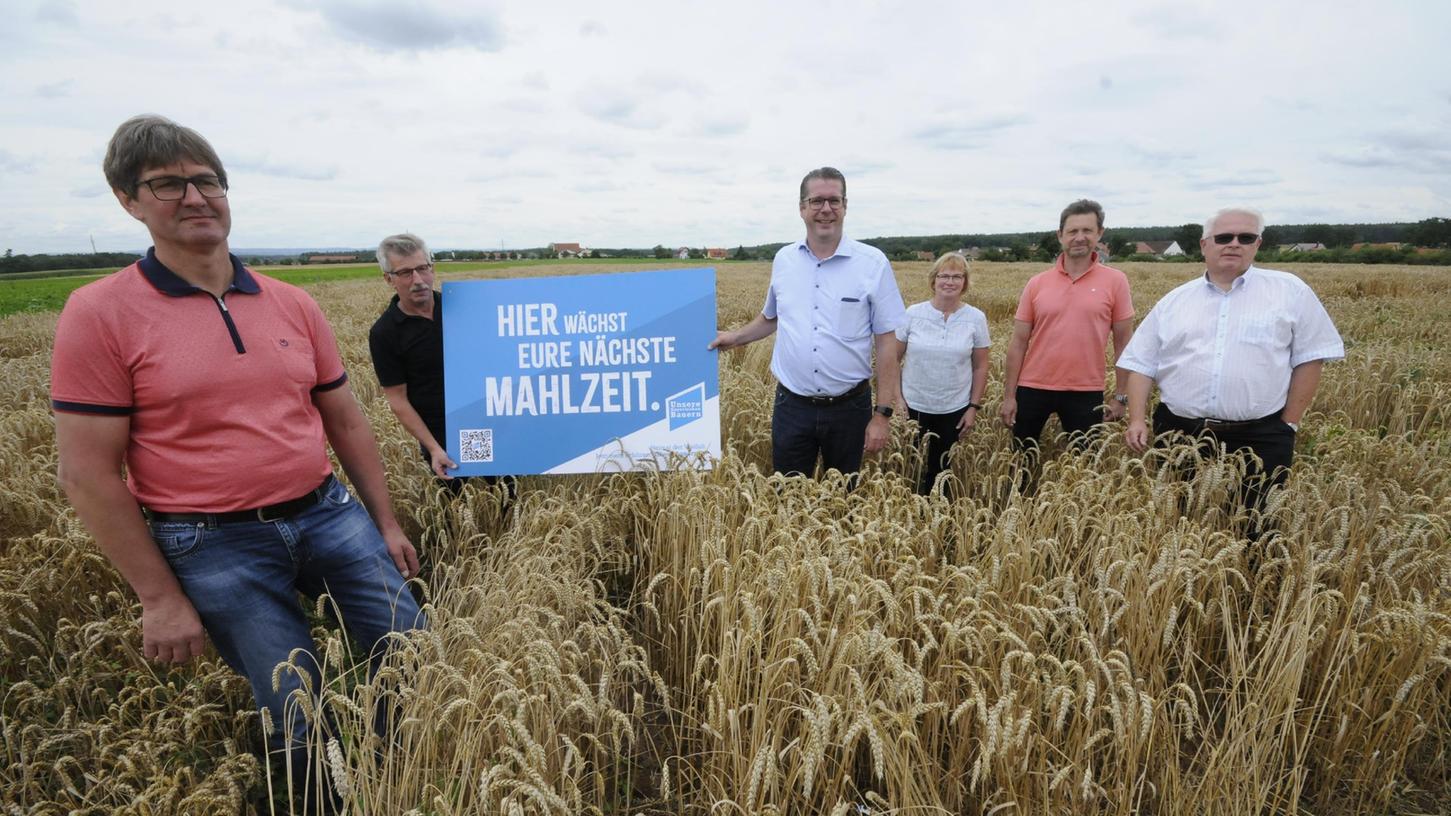 BBV-Erntegespräch 2021 bei Saatzucht Breun in Steinbach (von links): Robert Ort, Rudolf Groß, Martin Breun, Brigitte Groß, Nikolaus Ehnis.