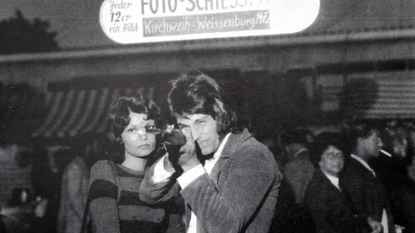 Das allererste Bild noch vor der Serie entstand 1972. 1973 setzte Dinnebiers Frau Maria wegen Schwangerschaft aus. Deshalb beginnt die Rekordserie erst 1974.