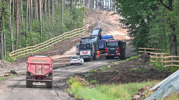 Es herrschte ein reges Treiben auf der Baustelle.