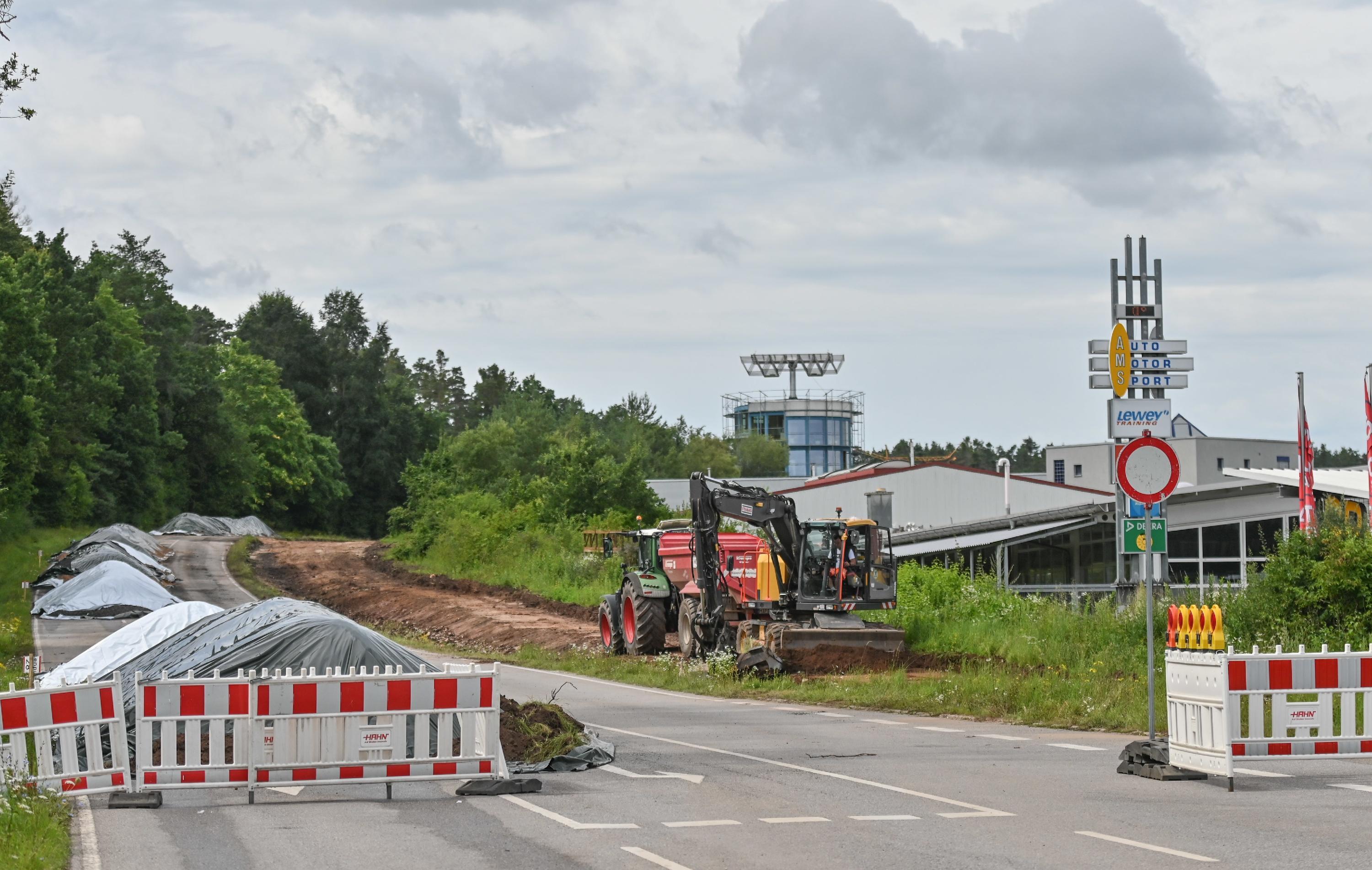 Am Dienstag (3. August) gab die Absperrung an der Ortsausfahrt Hilpoltstein Richtung Heideck eine Lücke frei.