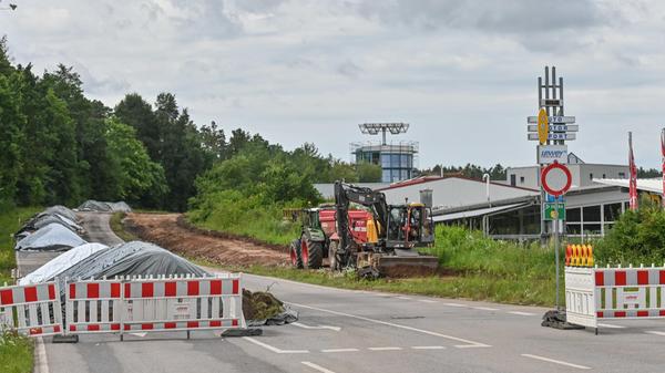 Am Dienstag (3. August) gab die Absperrung an der Ortsausfahrt Hilpoltstein Richtung Heideck eine Lücke frei.