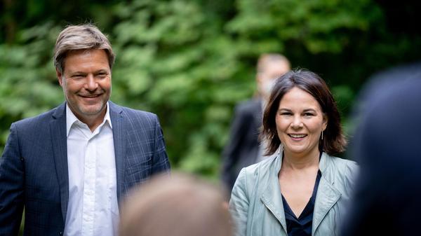 Baerbock und Habeck stellen "Klimaschutz-Sofortprogramm" vor