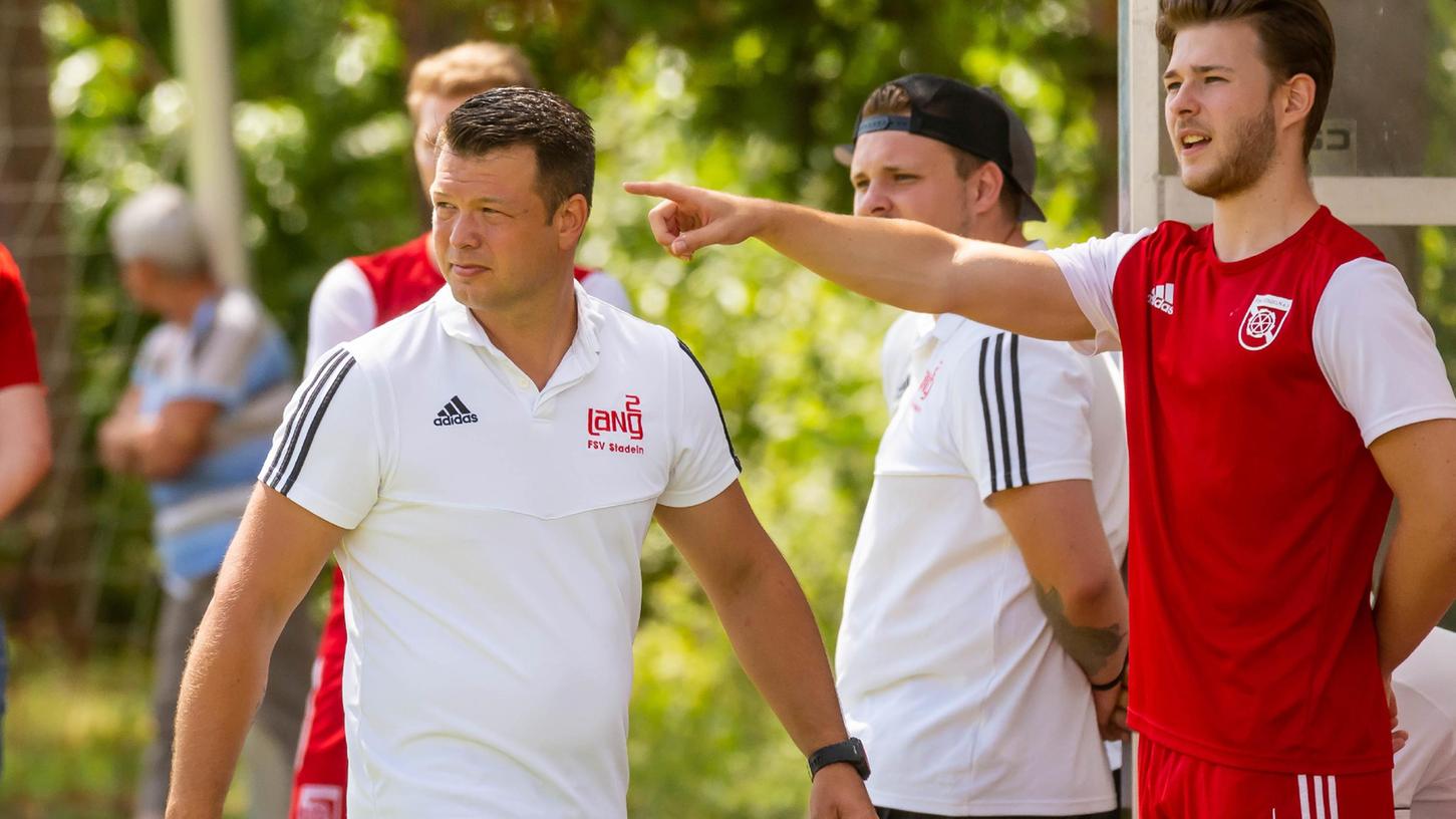 Sven Pelz (links) ist Trainer der U23 des FSV Stadeln. Jeder junge Spieler, der es aus der Jugend über die Zweite in die Erste schafft, macht ihn stolz.