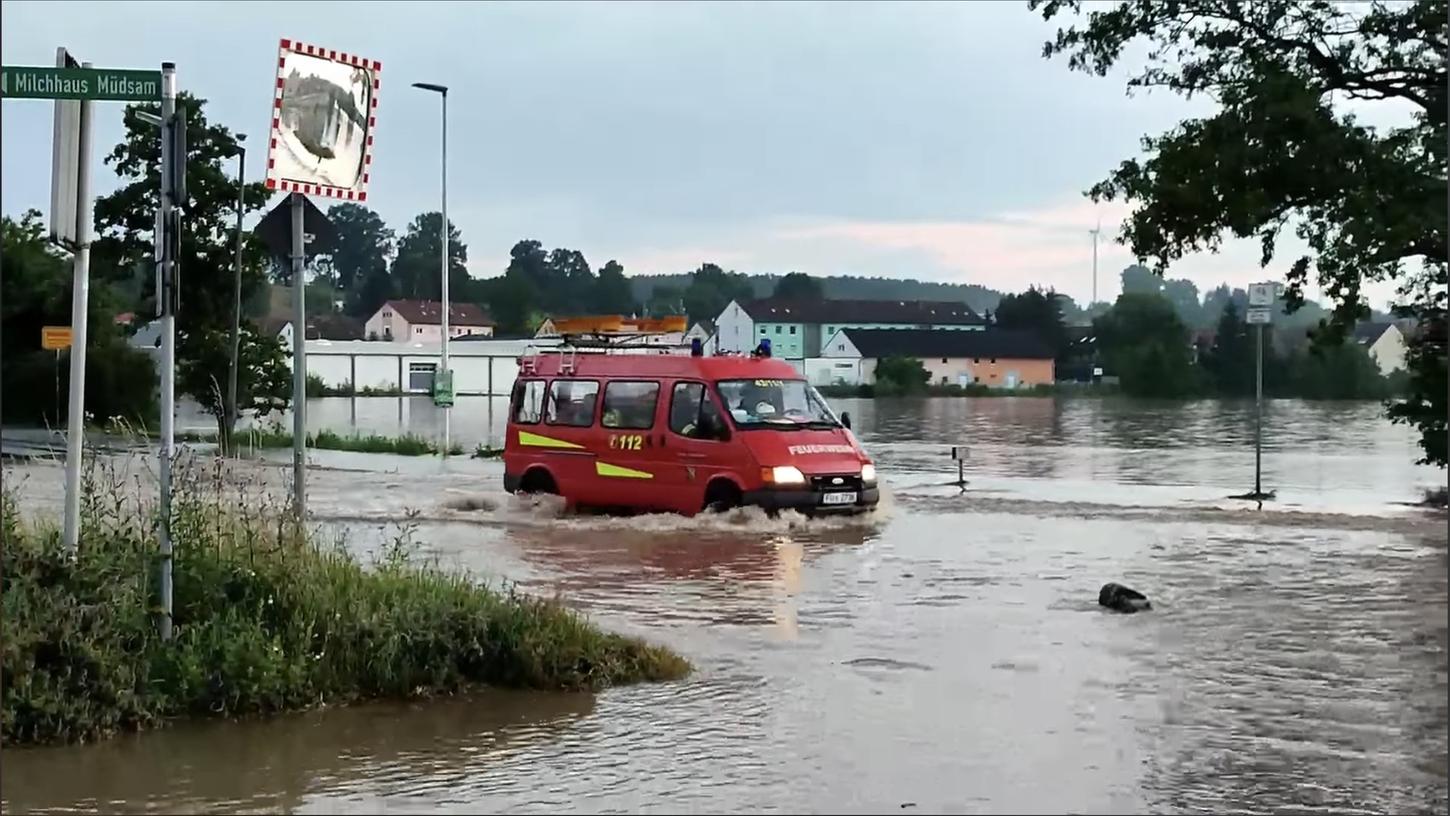 "Land unter" hieß es in großen Teilen der Region vor knapp einem Monat - wie hier in Veitsbronn.