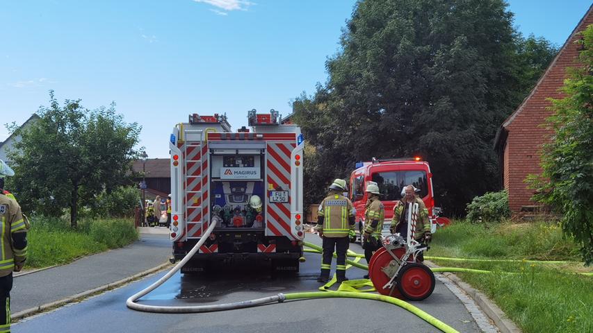 Brand in Laubendorf: Mehrere Feuerwehren rücken nach Langenzenn aus