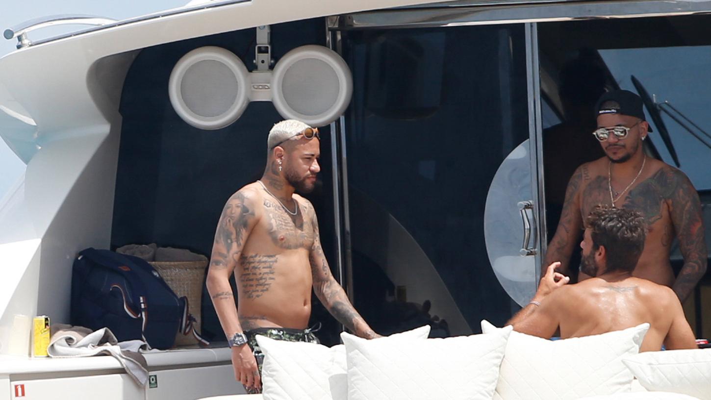 Bodyshaming bei Neymar: Diese Bilder von einem Badeausflug sorgen für irre Diskussion Bodyshaming bei Neymar: Diese Bilder von einem Badeausflug sorgen für irre Diskussion
