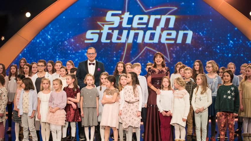 Großes Schlussbild der Benefizshow 2017, die live aus der Nürnberger Frankenhalle gesendet wurde.
Großes Schlussbild der Benefizshow 2017, die live aus der Nürnberger Frankenhalle gesendet wurde.