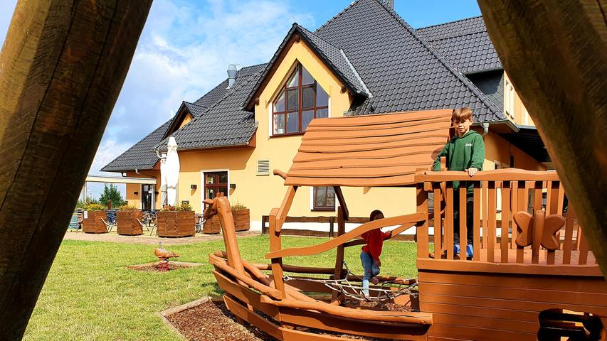 Der Seepark Auenhain ist mit seinen Ferienhäusern, dem Schwimmbad und Kinderbetreuung im Seenland ein prima Quartier vor allem für Familien. Von hier kann man alle Ausflüge in die Umgebung machen.