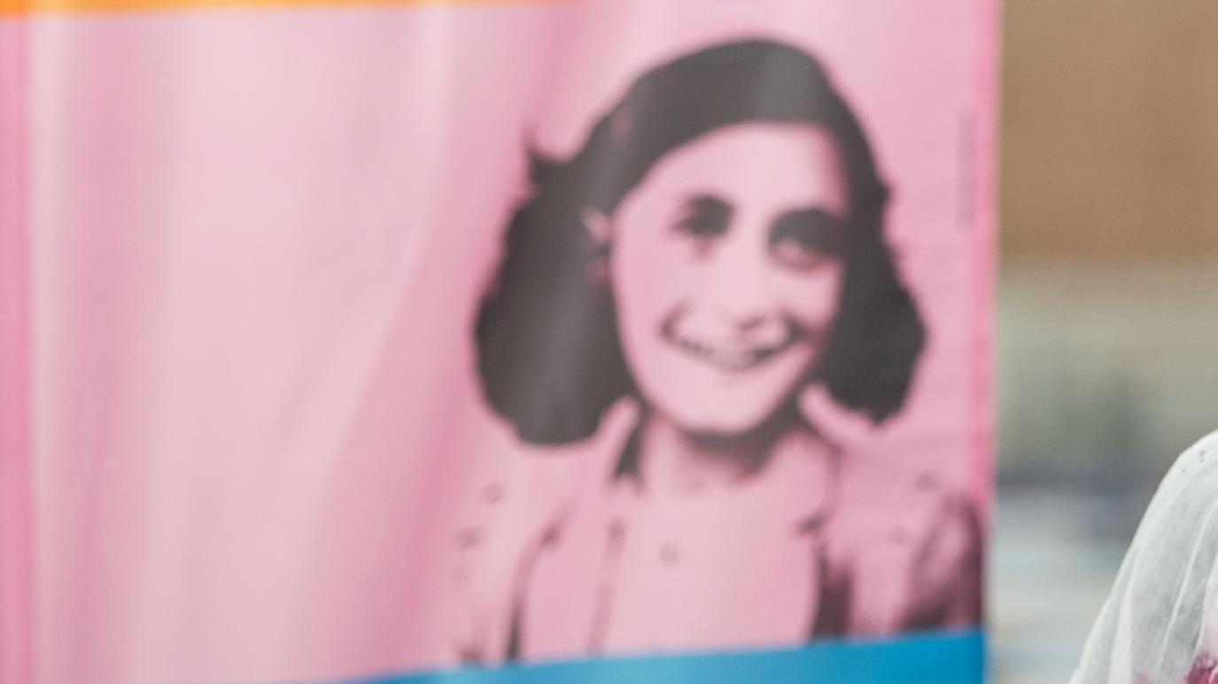 Ihr Leben wird in einem Video-Blog nachgefilmt: Anne Frank.
