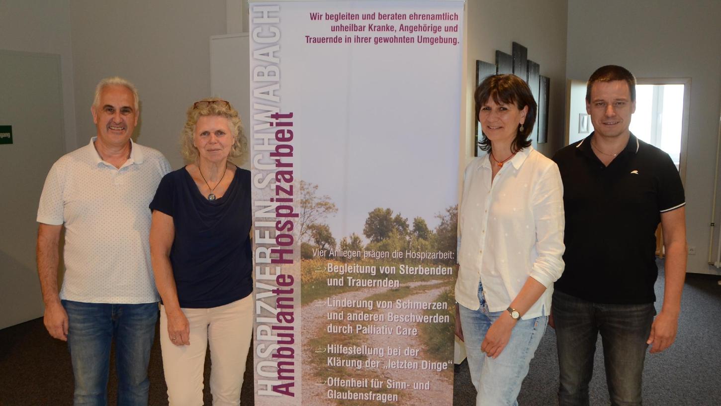 Sie werben für weitere ehrenamtliche Helfer für die Hospizarbeit in Schwabach (von links): Dirk Münch, Barbara Hüller, Bettina Renz und Thomas Mrotzek. 