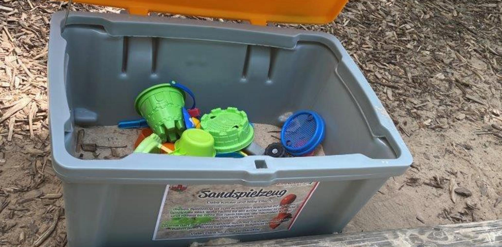 Box zum Bedienen: In Zirndorf gibt es Sandspielzeug zum Ausleihen