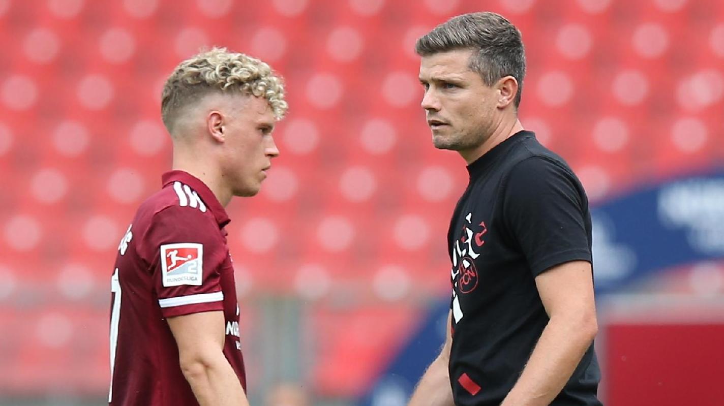 „Aber wenn der Spieler das nicht mehr wollte, wegwechseln möchte, dann ist es halt so": der Neu-Bielefelder Robin Hack (li.) und sein Ex-Trainer Robert Klauß. 