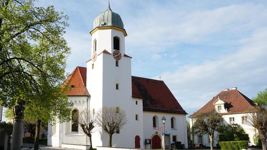 Die evangelische Christuskirche wurde 1598 vom ansässigen Absberger Adelsgeschlecht erbaut und dient noch heute als deren Grabstätte.
