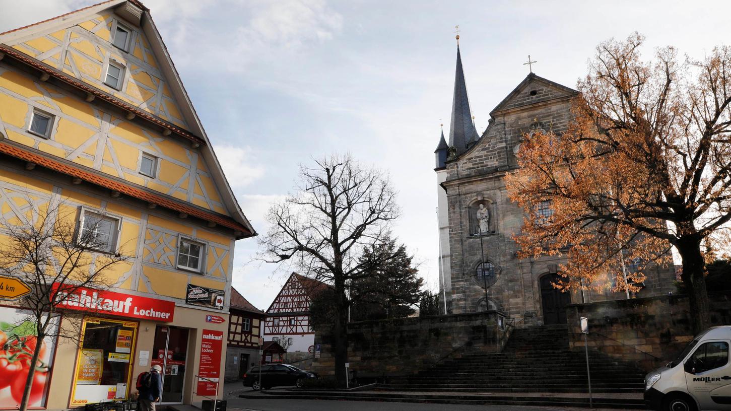 Kirchehrenbachs Ortskern: Im Dorf gibt es einige Schwächen, zum Beispiel fehlen generationenübergreifende Begegnungsmöglichkeiten.
Kirchehrenbachs Ortskern: Im Dorf gibt es einige Schwächen, zum Beispiel fehlen generationenübergreifende Begegnungsmöglichkeiten.