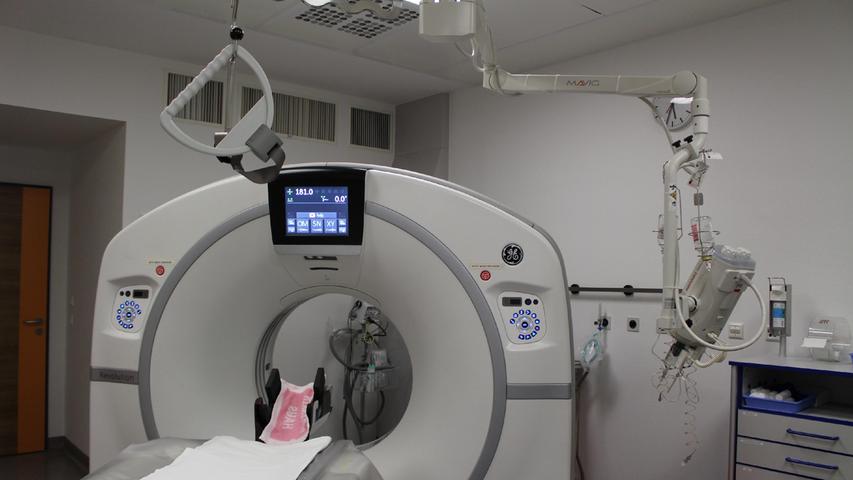Das CT auf diesem Foto hat das Klinikum neu angeschafft. Es kostete 11,5 Millionen Euro und ist ein sehr wichtiger Baustein der Notaufnahme.