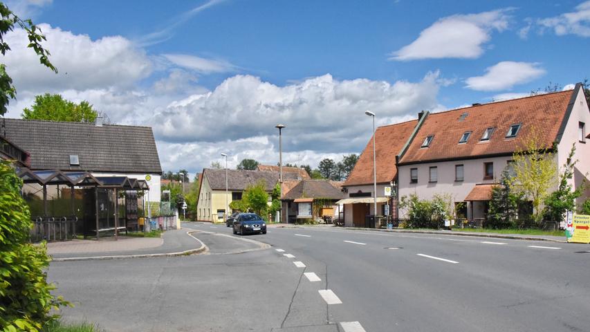 Die Bushaltestelle in der Raiffeisenstraße wird weiter diskutiert. 