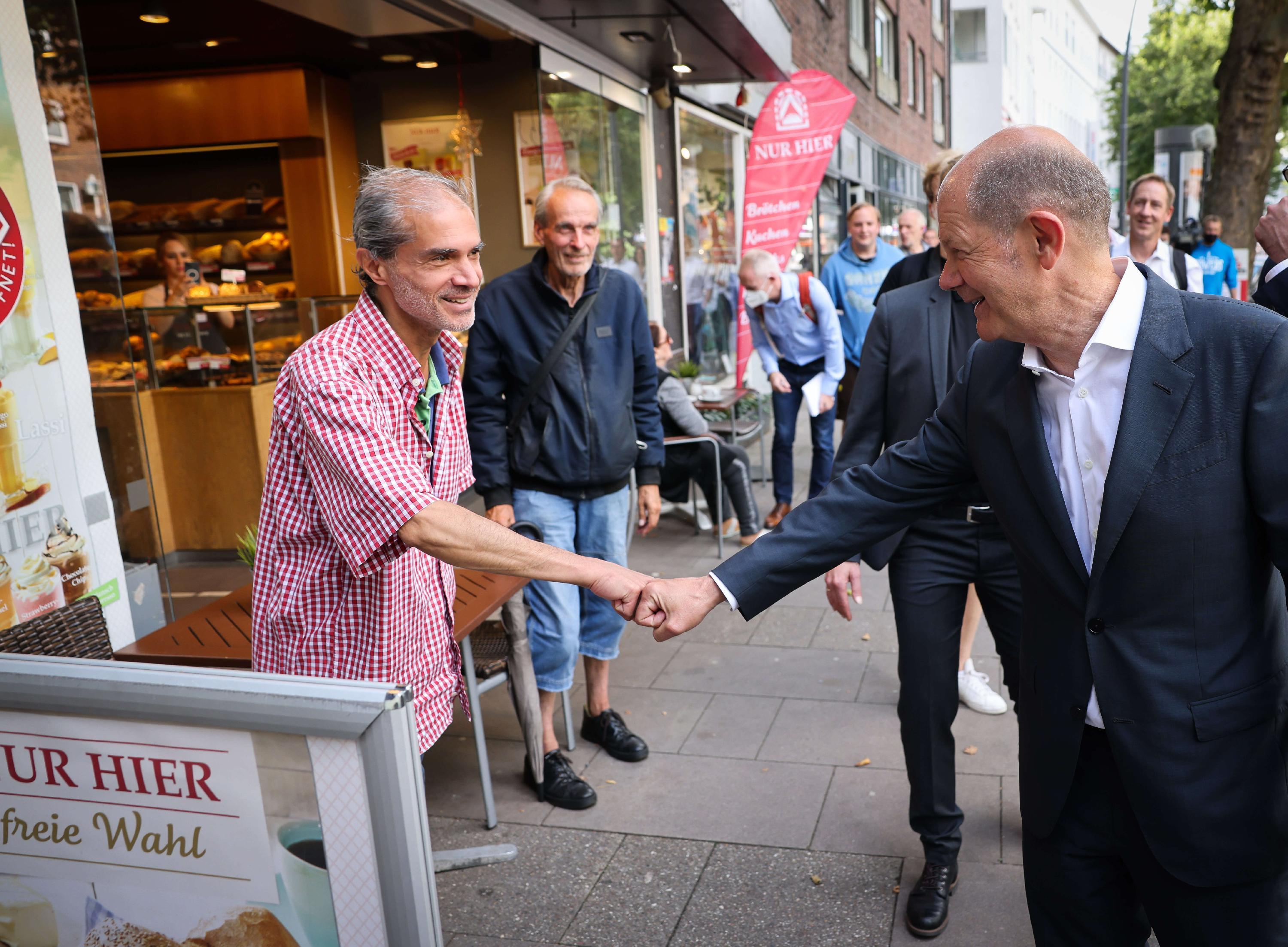 SPD-Kanzlerkandidat Olaf Scholz auf Tour in Hamburg