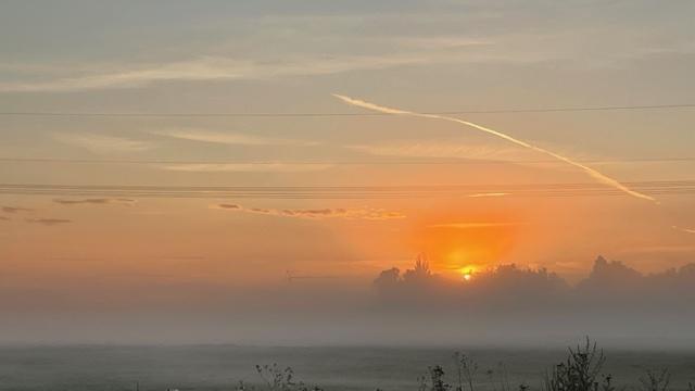 Kurz nach 6 Uhr morgens am Fürther Solarberg in Richtung Stadeln fotografiert. Bei 11 Grad und Nebel kündigt sich da schon der Herbst an - dabei war der Sommer ja noch nicht richtig da... 