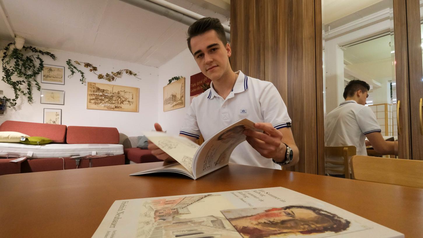 Raffael Schweizer hat die Zeichnungen seines Urgroßonkels Friedrich Neubauer von Aalborg in einem Katalog zusammengefasst. Raffael Schweizer hat die Zeichnungen seines Urgroßonkels Friedrich Neubauer von Aalborg in einem Katalog zusammengefasst.