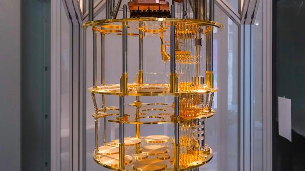 Technik für morgen: Der Teil eines Quantencomputers steht im neuen Zukunftsmuseum.