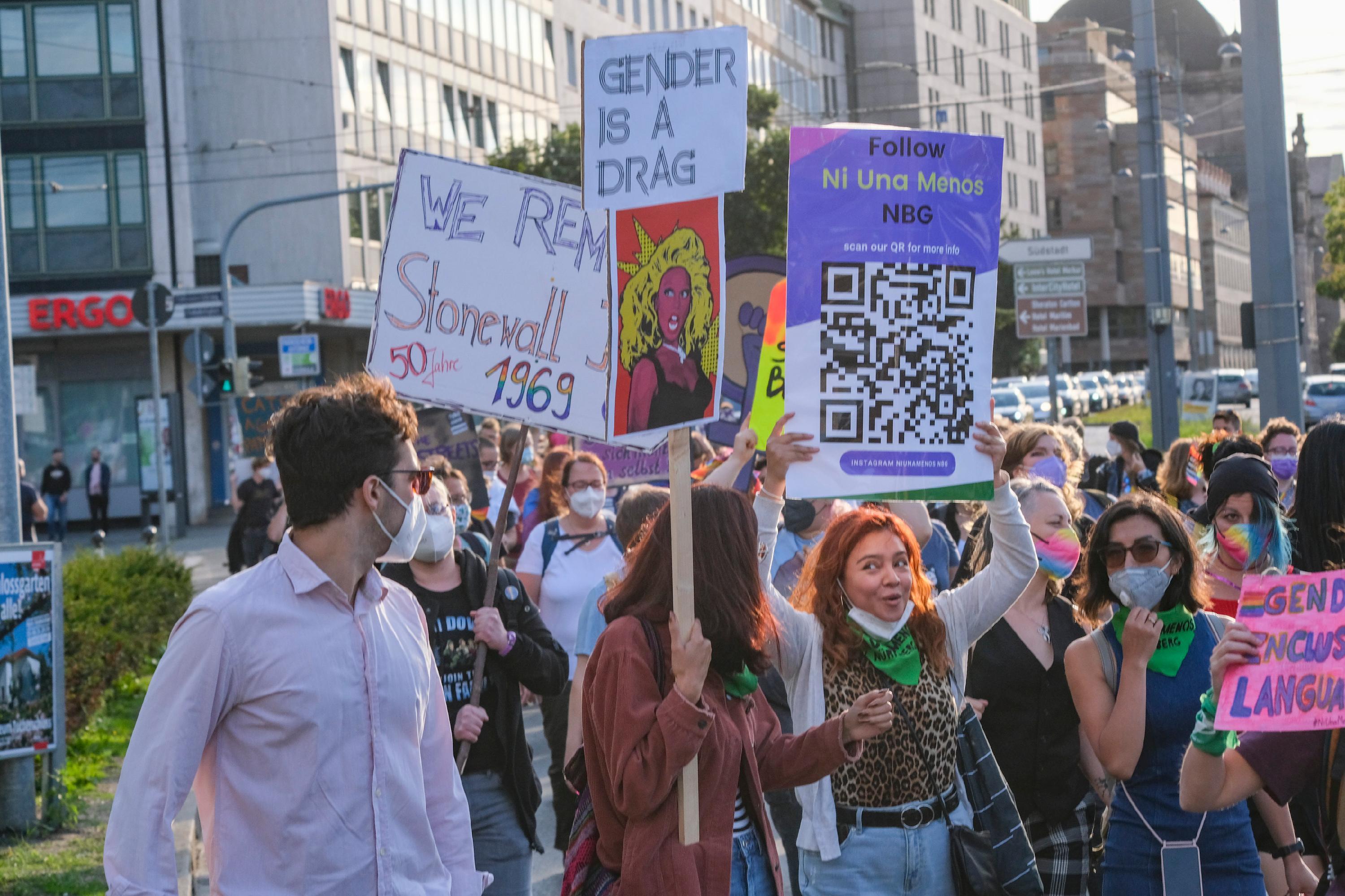 Hier geht es, vom Opernhaus kommend, quer über den Bahnhofsplatz zum Frauentor.