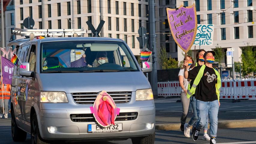 Dykemarch in Nürnberg: Frauen demonstrieren für 