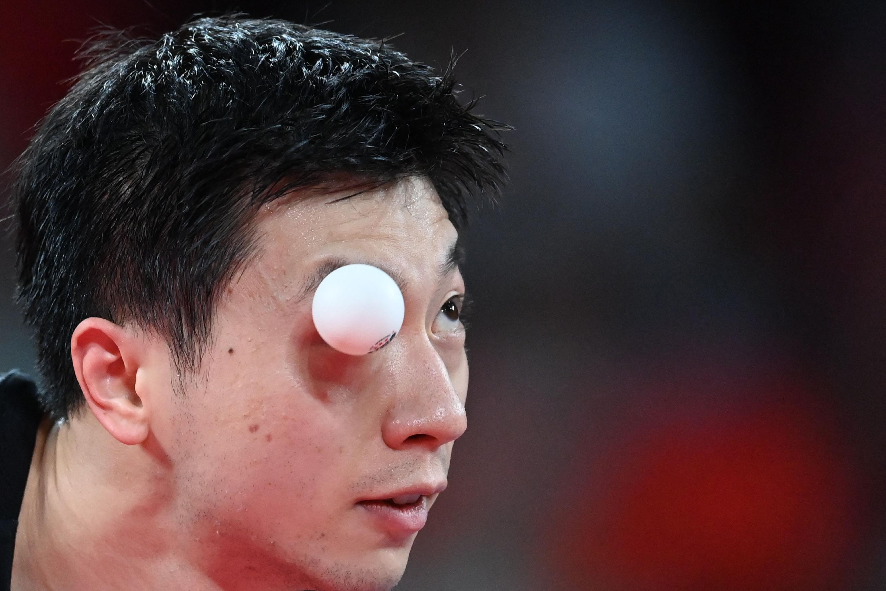 Der chinesische Tischtennis-Spieler Ma Long spielt im ewigen Herrenfinale China-Deutschland gegen Timo Boll - dabei entstand dieser tolle Schnappschuss. 